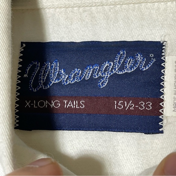 Wrangler Long Sleeve Button Down Shirt. Wrangler and Bryans Logo. Size 15.5x33. - Picture 6 of 7